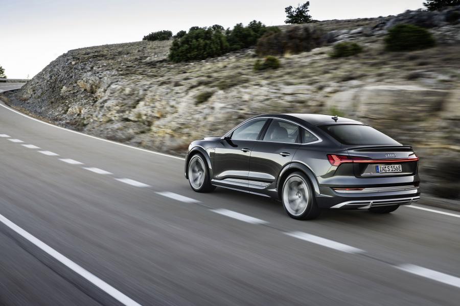  Audi e-tron S Sportback 2020 года  (WW) (фото 11 из 77)